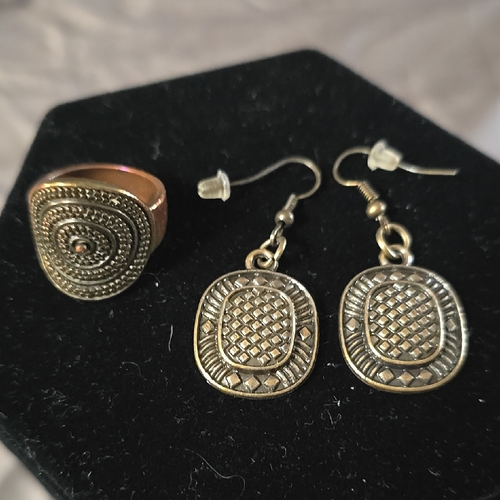 Geometric Dangle Earrings And Copper Ring